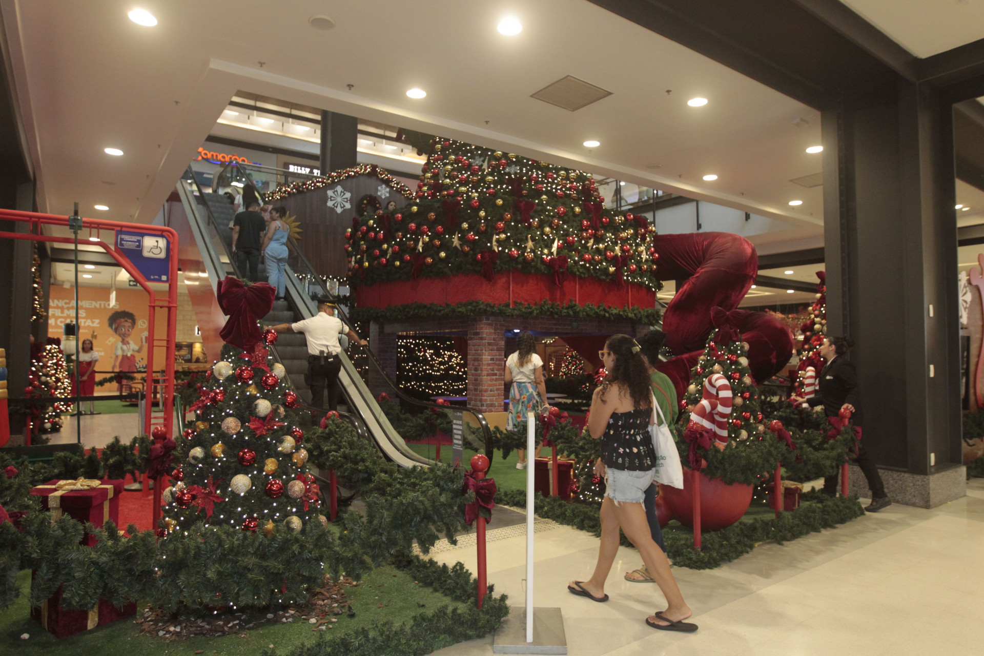 Movimenta&ccedil;&atilde;o no Shopping Nova Am&eacute;rica para compras de Natal, nesta segunda-feira (23) - Reginaldo Pimenta/Ag&ecirc;ncia O Dia