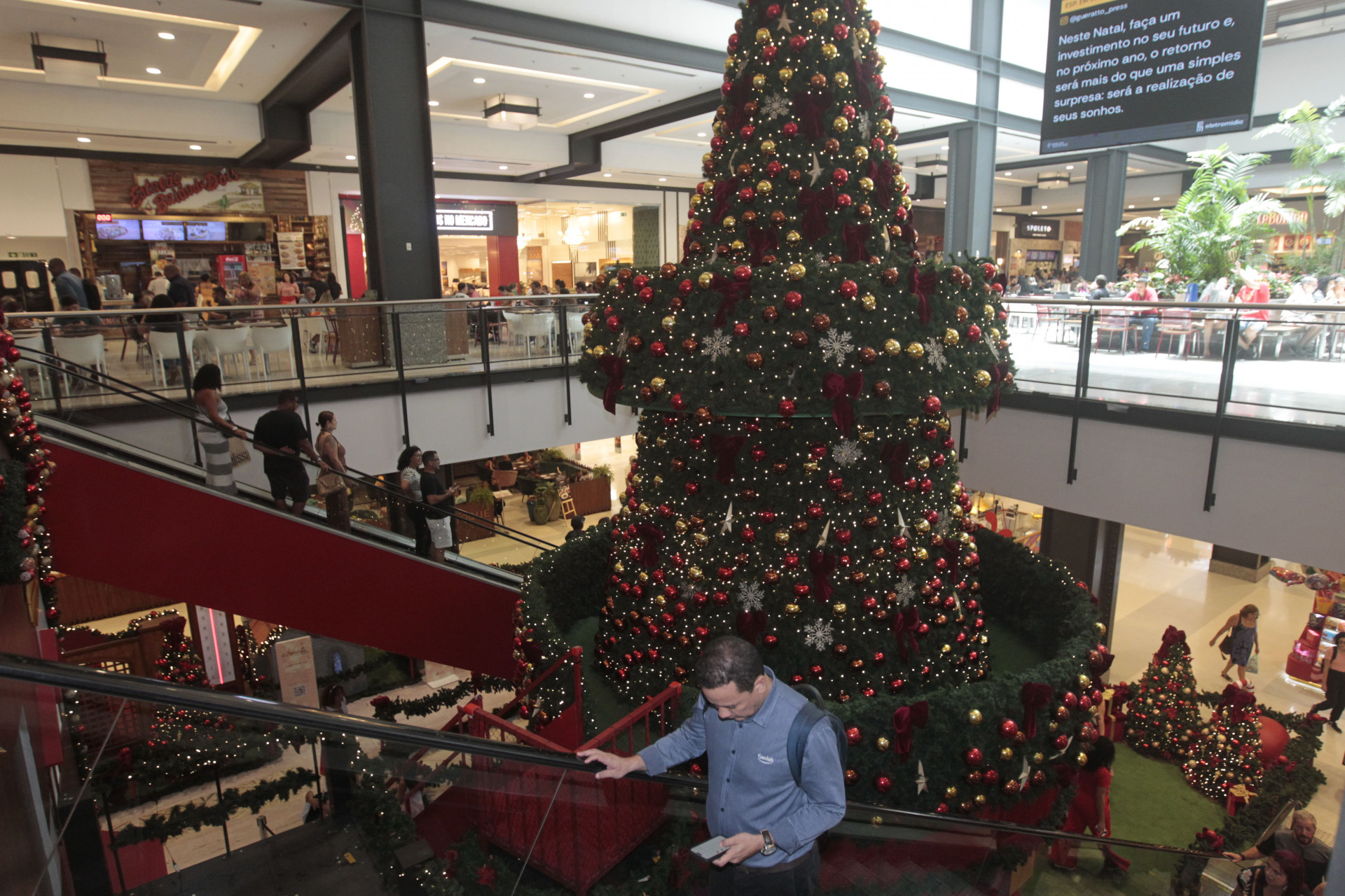 Movimenta&ccedil;&atilde;o no Shopping Nova Am&eacute;rica para compras de Natal, nesta segunda-feira (23) - Reginaldo Pimenta/Ag&ecirc;ncia O Dia
