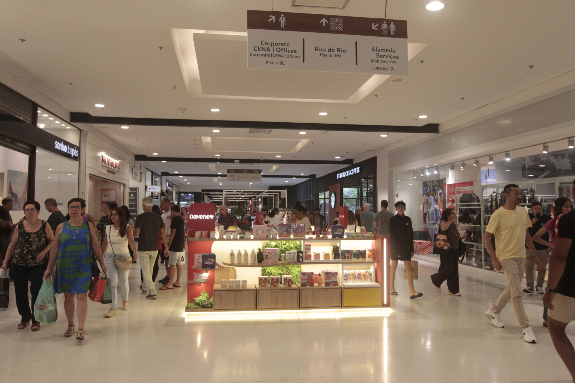 Movimenta&ccedil;&atilde;o no Shopping Nova Am&eacute;rica para compras de Natal, nesta segunda-feira (23) - Reginaldo Pimenta/Ag&ecirc;ncia O Dia