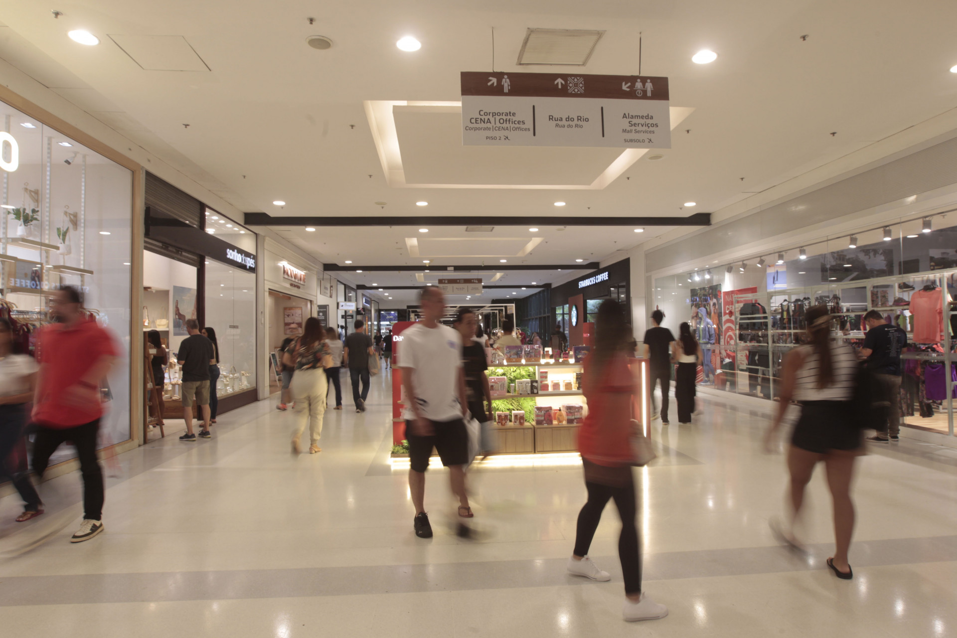 Movimenta&ccedil;&atilde;o no Shopping Nova Am&eacute;rica para compras de Natal, nesta segunda-feira (23) - Reginaldo Pimenta/Ag&ecirc;ncia O Dia