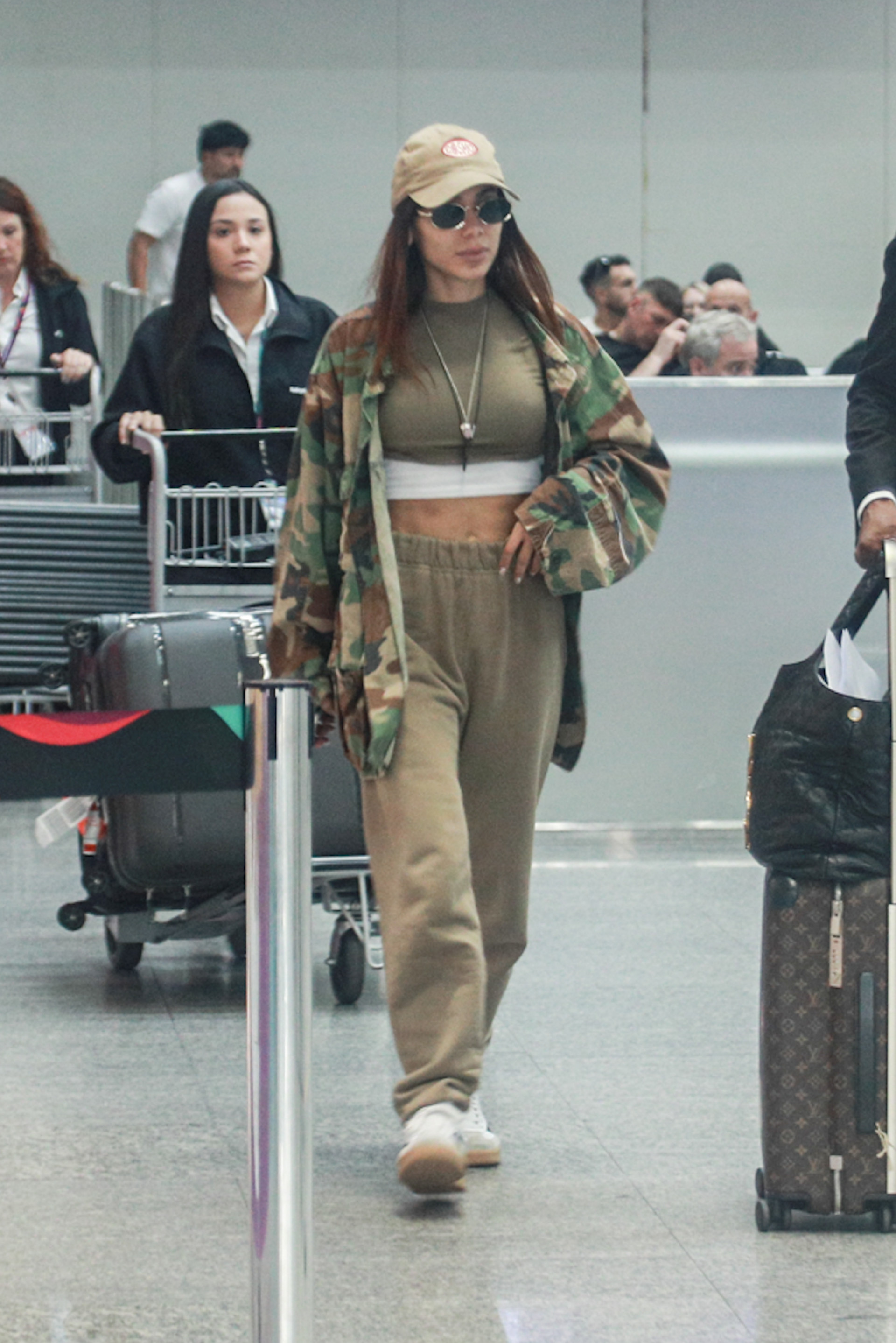 Anitta desembarca no Aeroporto do Galeão, no Rio - Victor Chapetta / Agnews