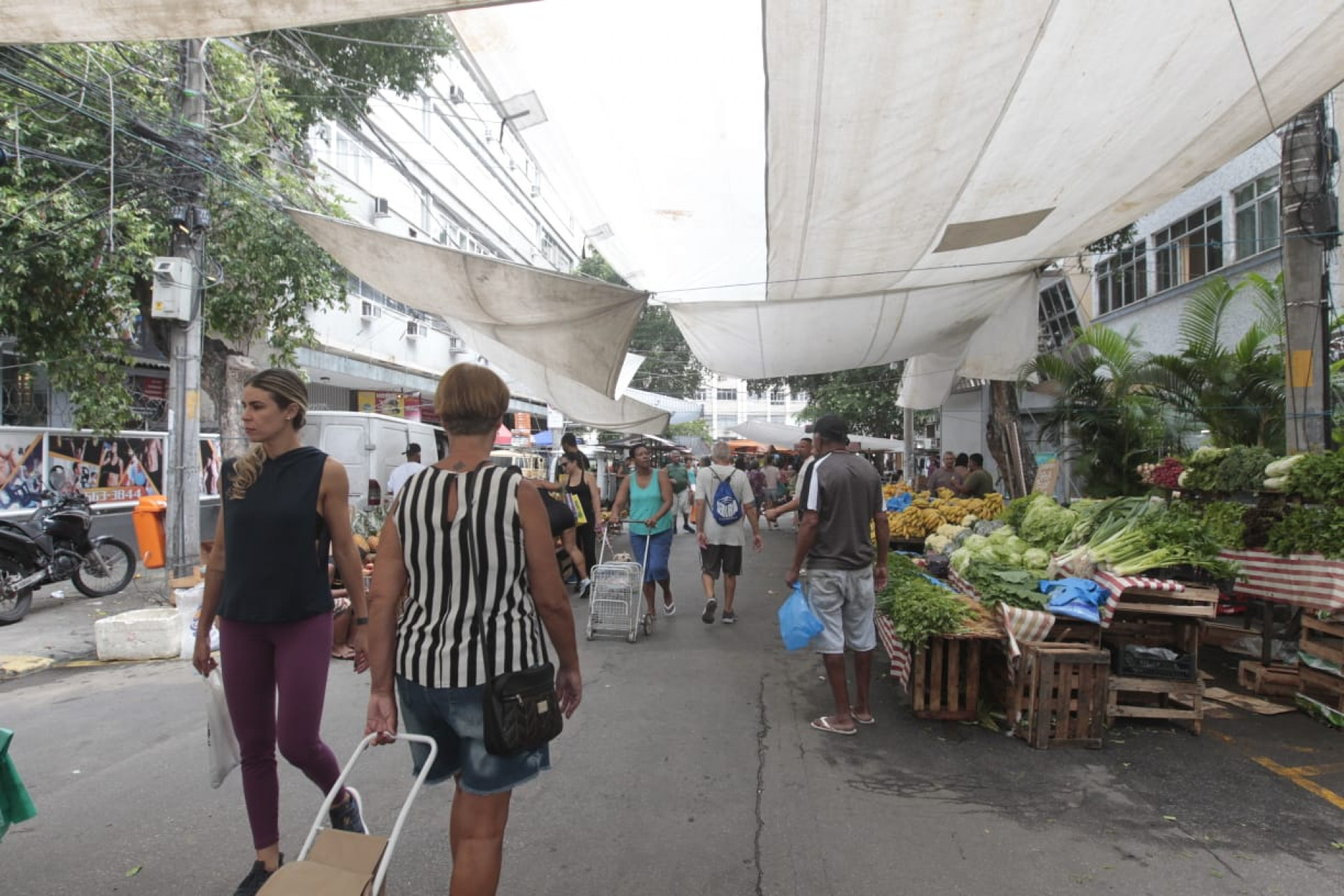Movimentação na feira da Rua Aguiar, na Tijuca, nesta segunda-feira (23) - Reginaldo Pimenta / Agência O Dia