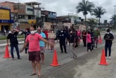 Servidores da UPA de Tamoios, em Cabo Frio, realizam protesto e cruzam os braços por falta de pagamento do 13º salário