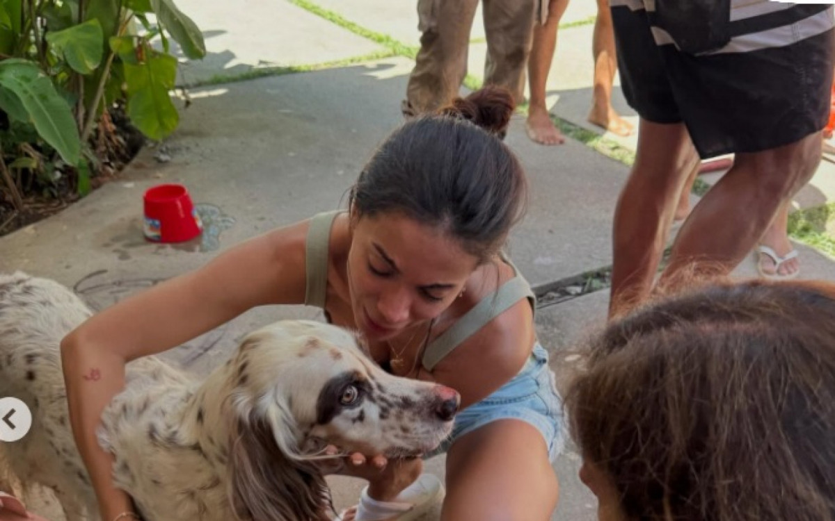 Anitta e o Cachorro