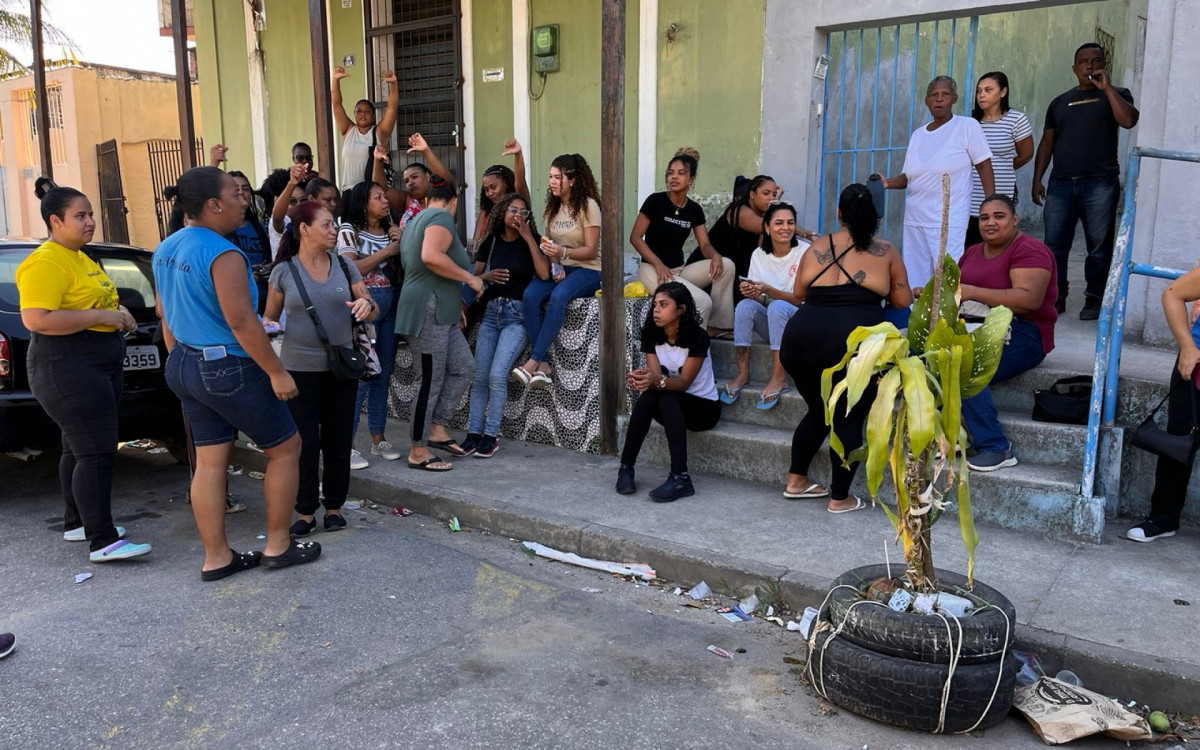 Funcionários da Creche Esperança fazem greve após atraso de salários