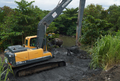Limpeza de rio é intensificada em São Gonçalo