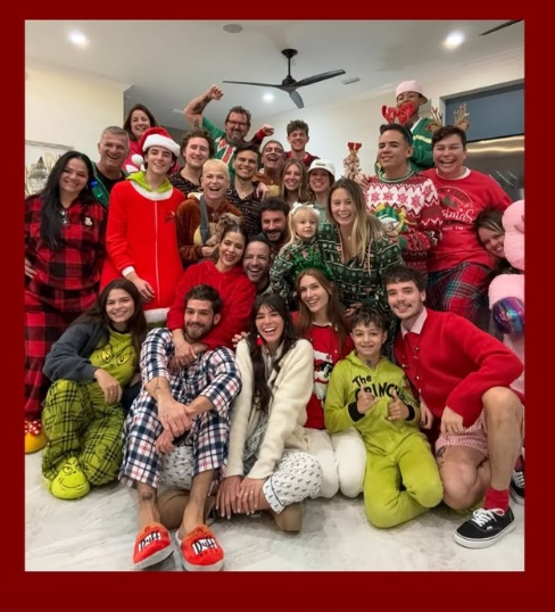 Bruna Marquezine e João Guilherme curtem Natal com familiares e famosos como Xuxa, Sasha, João Lucas e Junno - Reprodução do Instagram