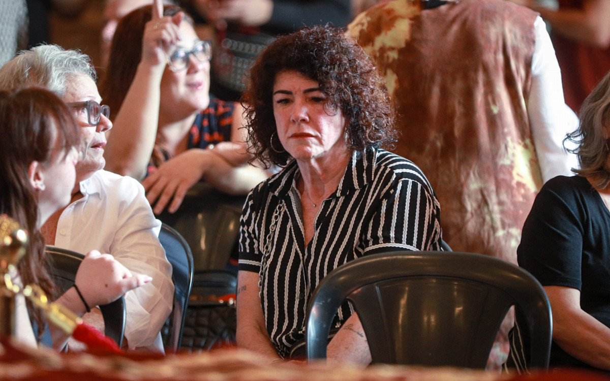  Inês Galvão comparece ao velório de Ney Latorraca