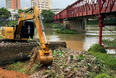 Limpeza do Rio Sesmaria começou nesta quinta-feira em Resende