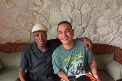 João Gomes celebra ao visitar Milton Nascimento: 'Maior honra'