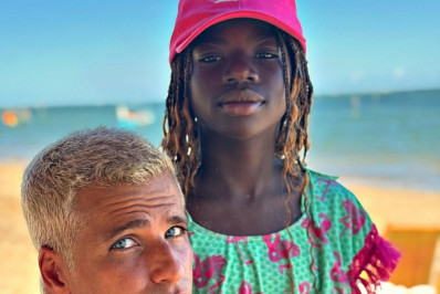 Bruno Gagliasso encanta ao recriar foto antiga com a filha, Titi