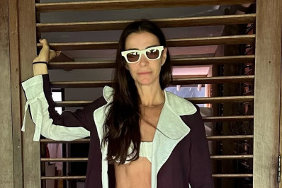 Mônica Martelli chama a atenção com look de praia 