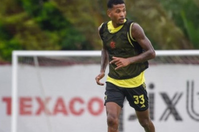 Sem acordo para renovar com o Flamengo, zagueiro recebe sondagem de clube inglês