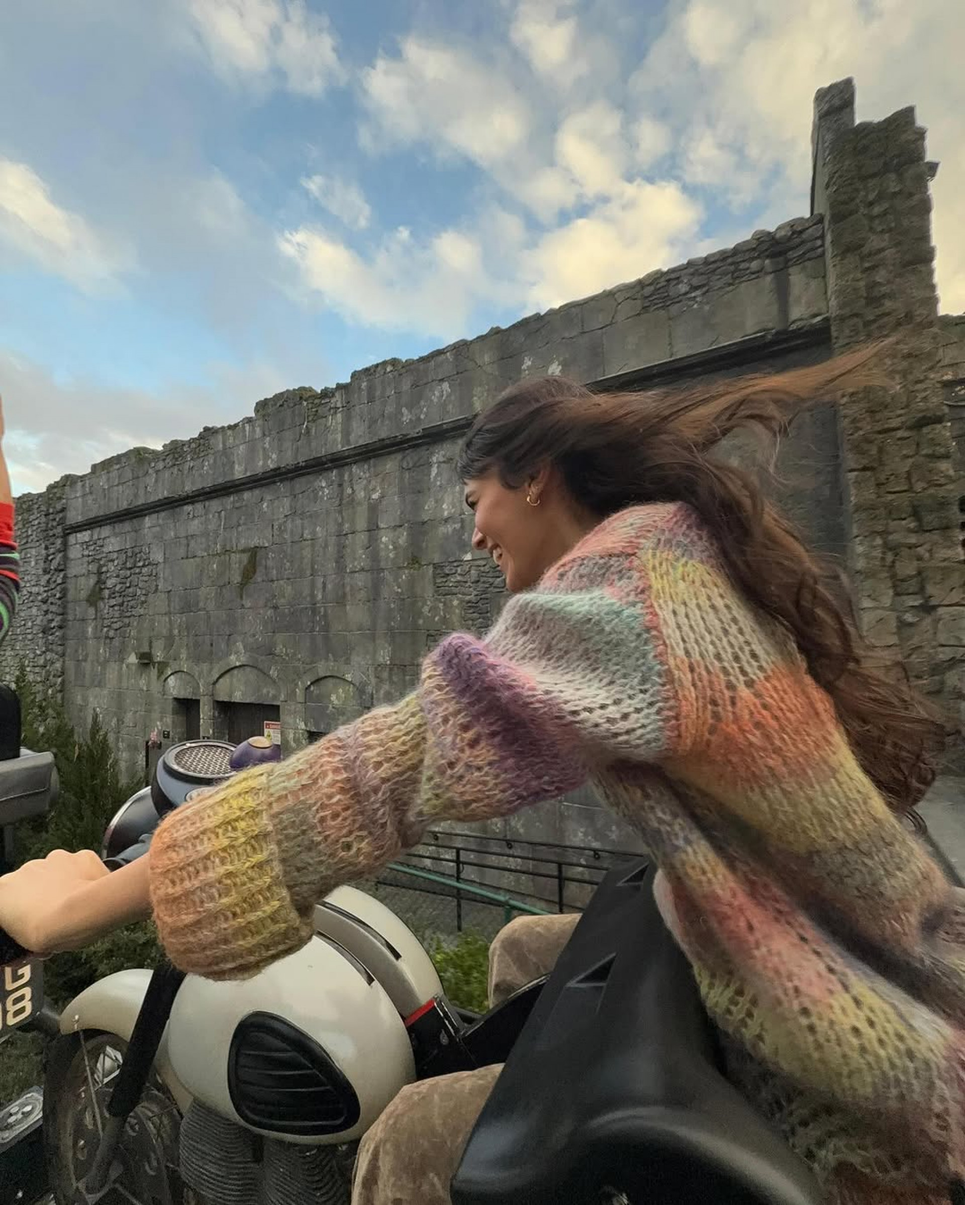 Bruna Marquezine na montanha-russa do Harry Potter em parque temático em Orlando  - Reprodução / Instagram 