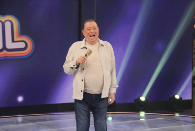 Emocionado, Raul Gil se despede do SBT em último programa: 'Agradecer a família Abravanel'
