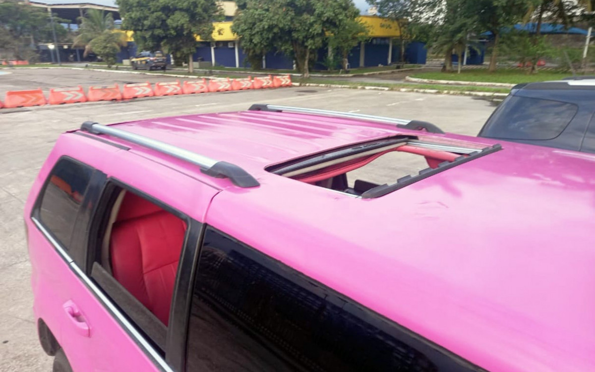 Limousine foi apreendida pela PRF na Rodovia Washington Luiz, a BR-040, em Duque de Caxias