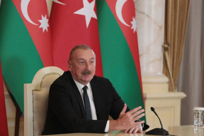 Presidente do Azerbaijão acusa Rússia de ter tentado esconder causas de acidente aéreo