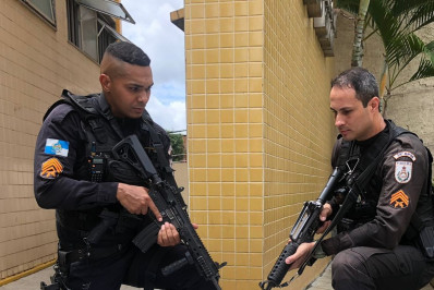 Homem é preso e drogas são apreendidas na Vila Isabel, em Três Rios