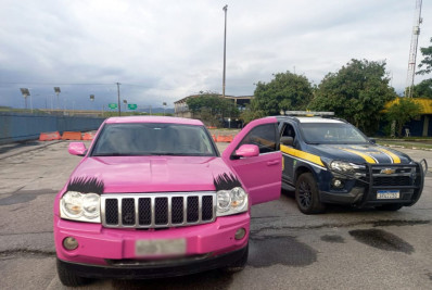 Limusine usada para aniversário de adolescente de 15 anos é apreendida na BR-040