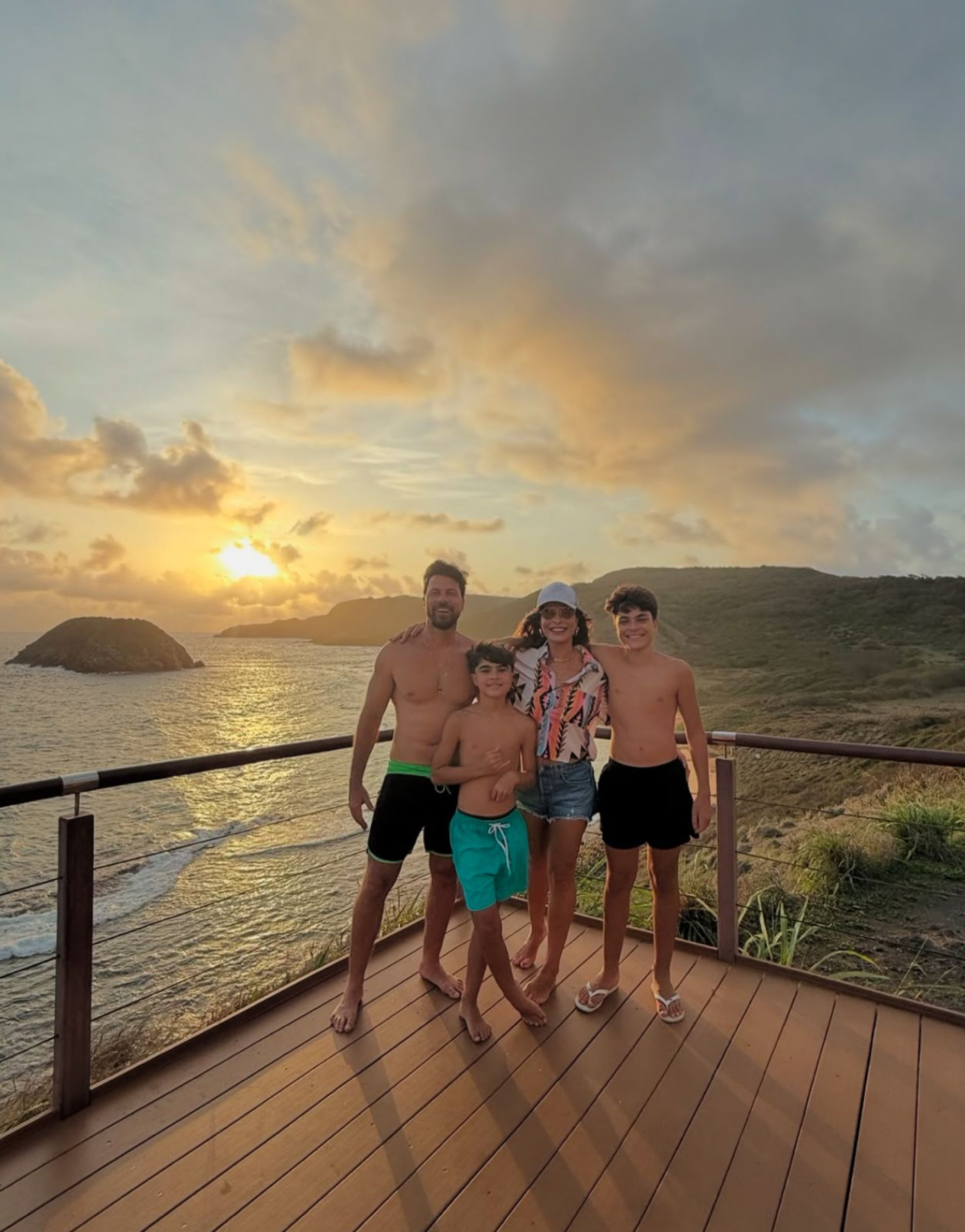 Juliana Paes posta fotos ao lado família em Fernando de Noronha - Reprodução Instagram