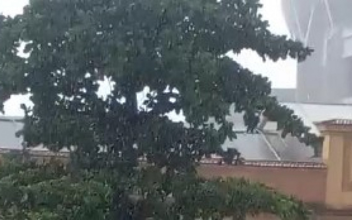 Engenho de Dentro, na Zona Norte do Rio, registrou chuva nesta segunda-feira (30)