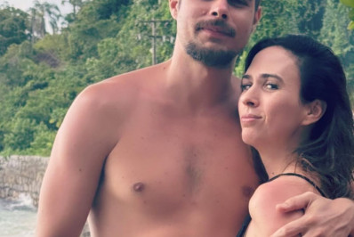 Tata Werneck e Rafael Vitti celebram amor em viagem à praia