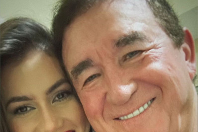 Amado Batista ganha declaração da namorada de 22 anos