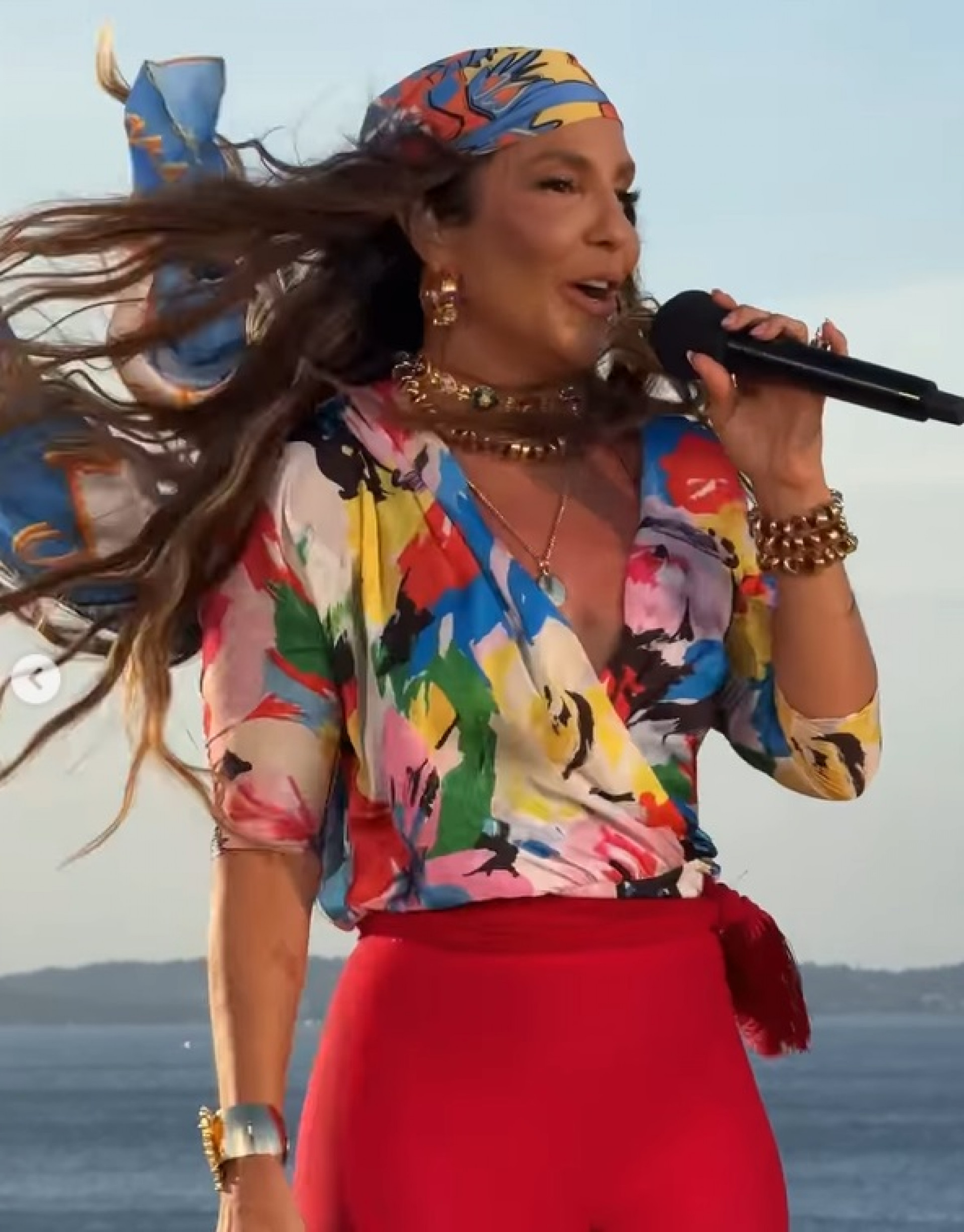 Ivete Sangalo durante gravação de EP no Farol da Barra - Reprodução do Instagram