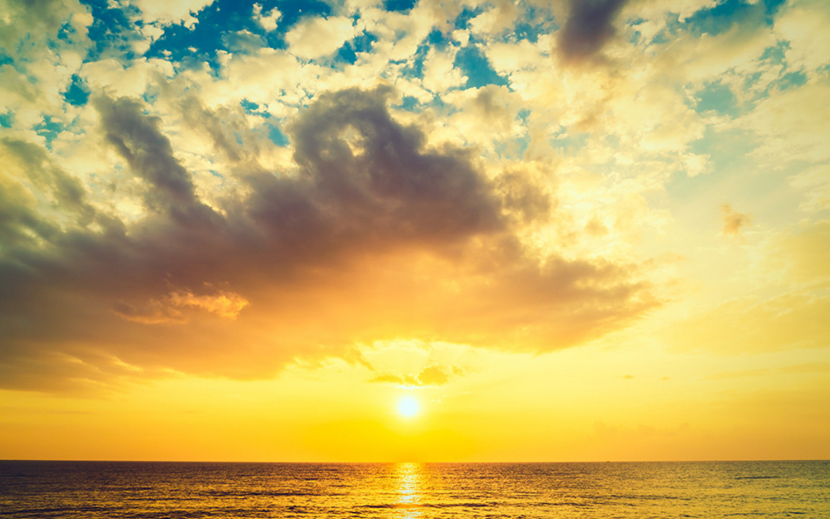 Beautiful Sunrise and sea on the beach - Vintage filter