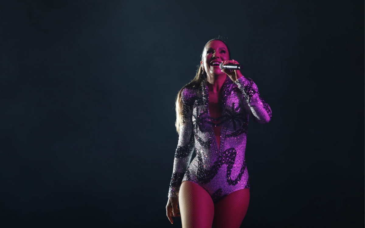 Ivete Sangalo agitou o público da Praia de Copacabana com seus sucessos 