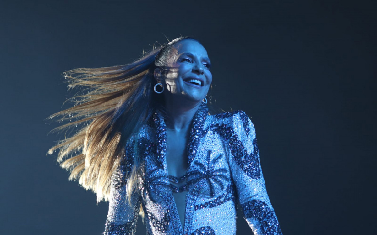 Ivete Sangalo agitou o público da Praia de Copacabana com seus sucessos 