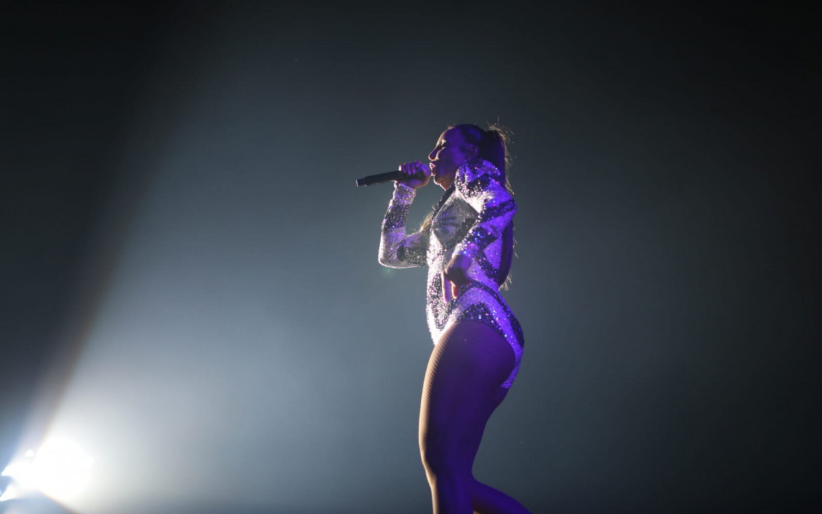 Ivete Sangalo agitou o público da Praia de Copacabana com seus sucessos 