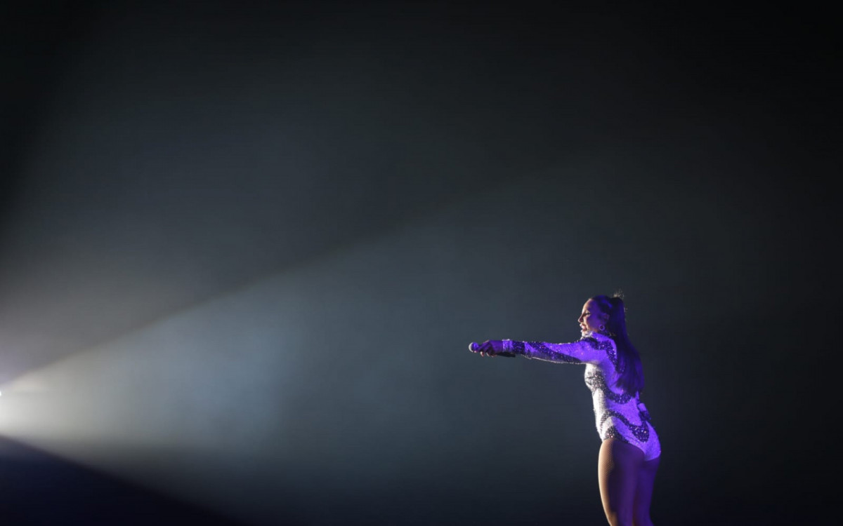 Ivete Sangalo agitou o público da Praia de Copacabana com seus sucessos 