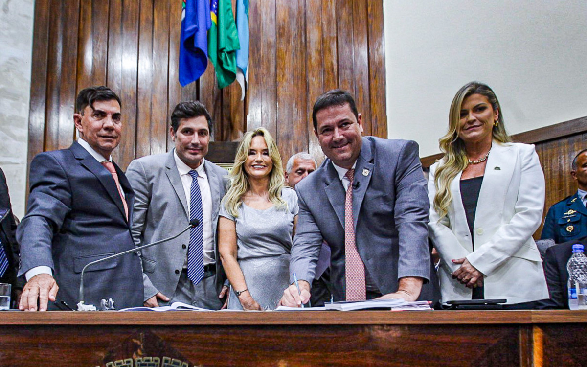 Léo Vieira toma posse como prefeito de São João de Meriti