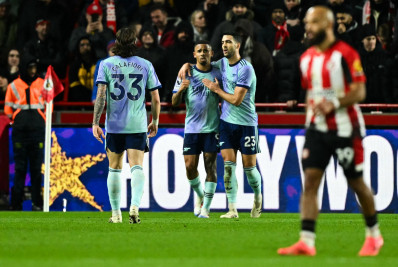 Com gols de brasileiros, Arsenal vira para cima do Brentford e retoma segundo lugar no Inglês