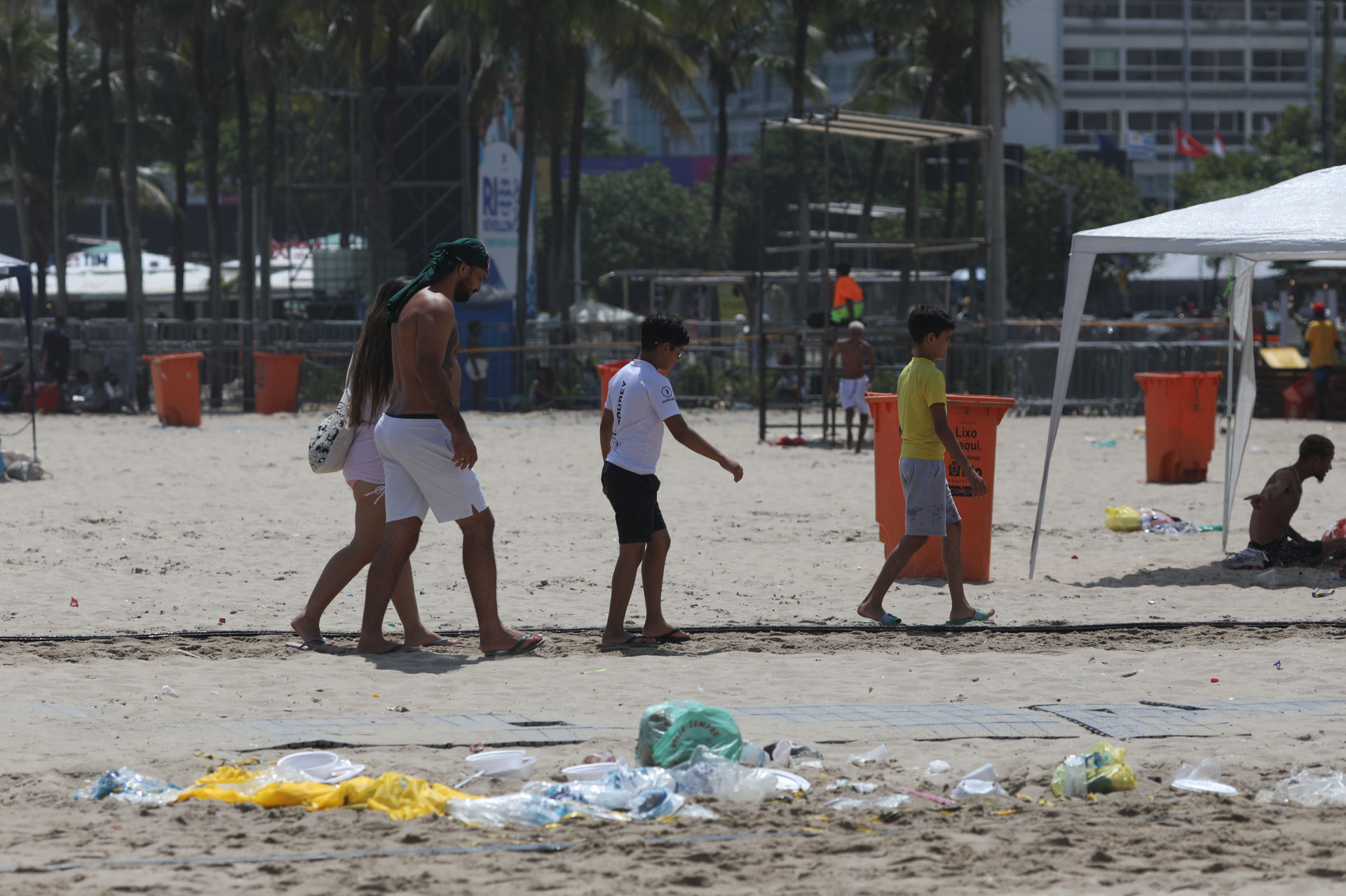 Movimentação na orla de Copacabana, no primeiro dia de 2025, nesta quarta-feira (01). - Pedro Teixeira/Agência O Dia