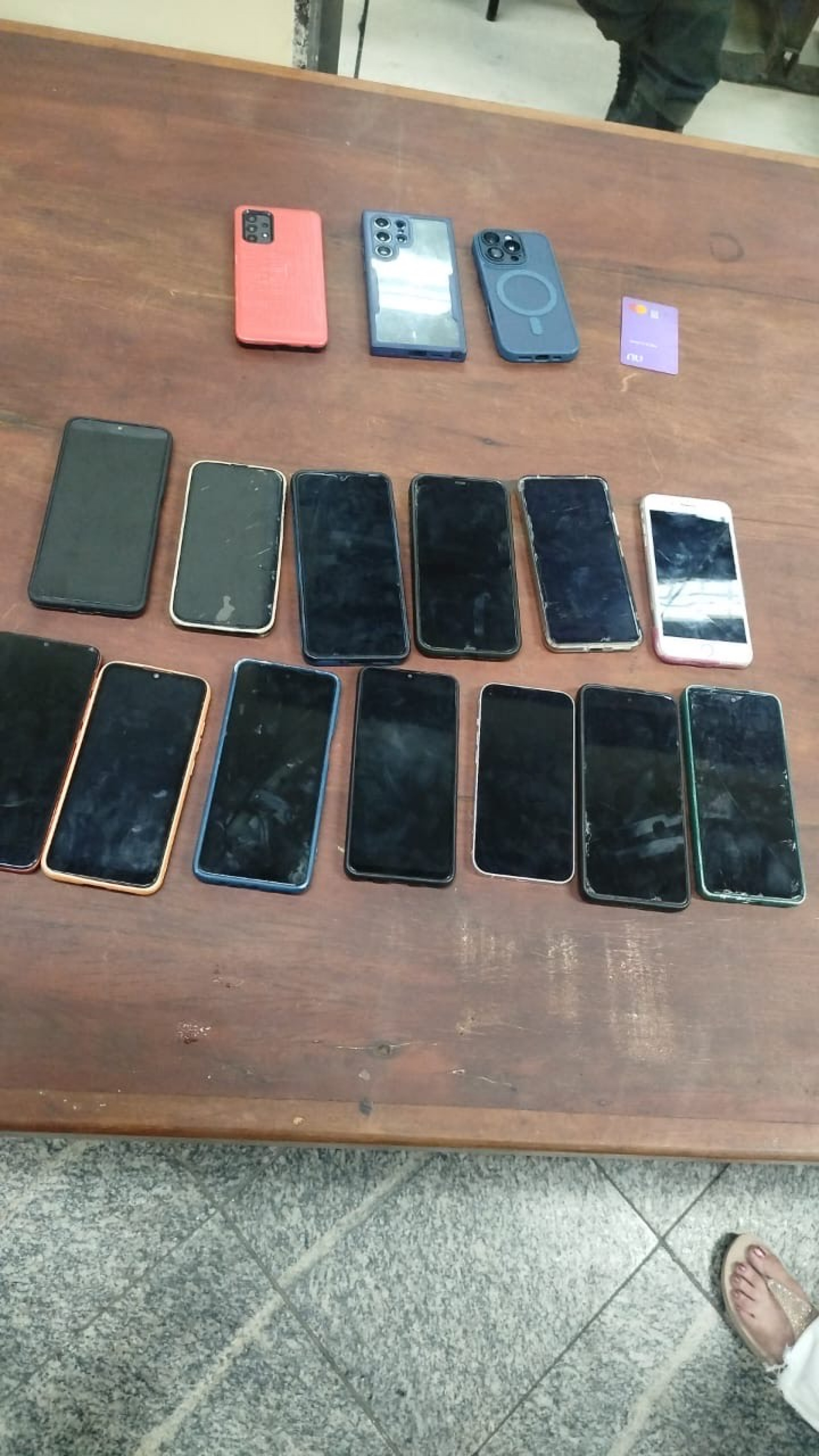 Celulares roubados são recuperados pela Polícia Militar em Copacabana  - Divulgação/PMERJ