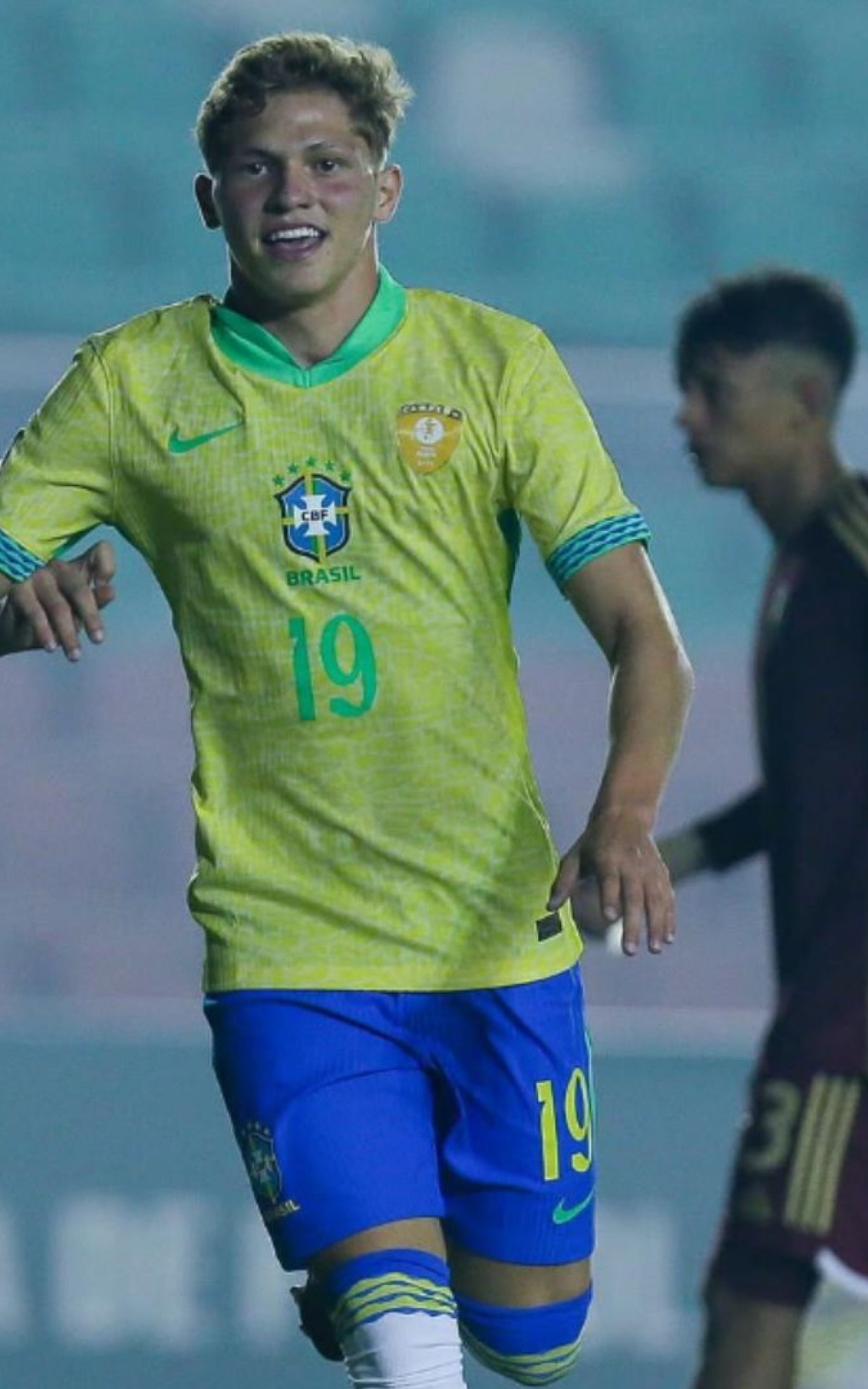 Dell, atacante de 16 anos do Bahia, é conhecido como o \'Haaland do Sertão\'