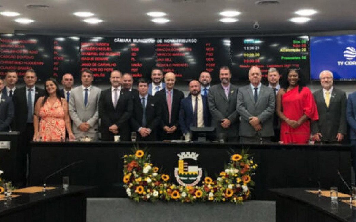 Foto oficial dos vereadores empossados para mandato de 2025-2028 em Nova Friburgo