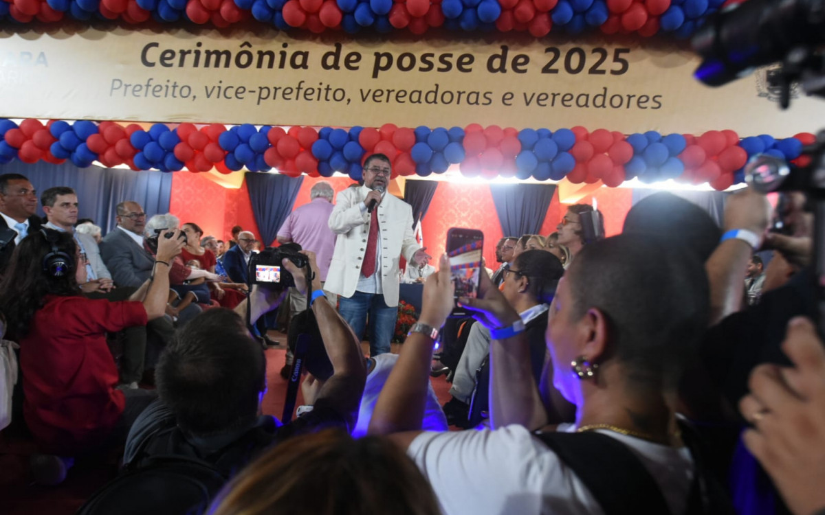 Prefeito Quaquá fala com a população na sua posse