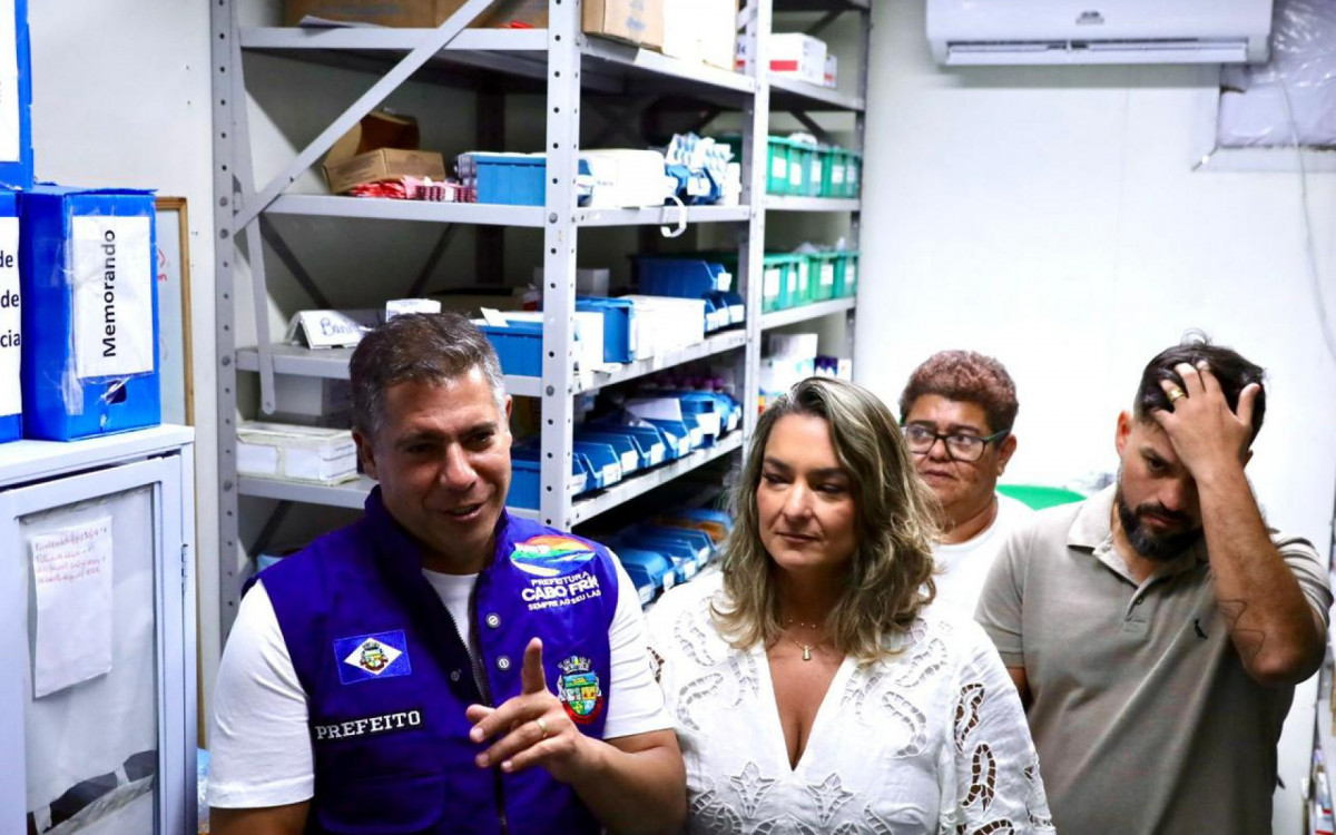 Dr. Serginho, acompanhado do vice-prefeito, Miguel Alencar e da secretária de Saúde, Beatriz Trindade