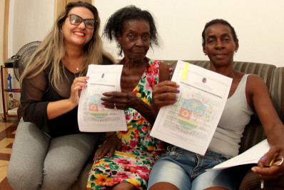 Famílias do Conjunto Habitacional Josefa Roberto Ferreira recebem títulos de residência