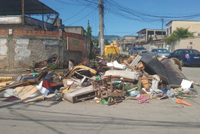 Prefeito Canella denuncia destruição da Prefeitura de Belford Roxo, faz mutirão de limpeza e visita unidades destruídas