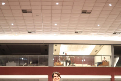 Primeira mulher prefeita de Vassouras, Rosi Silva é empossada