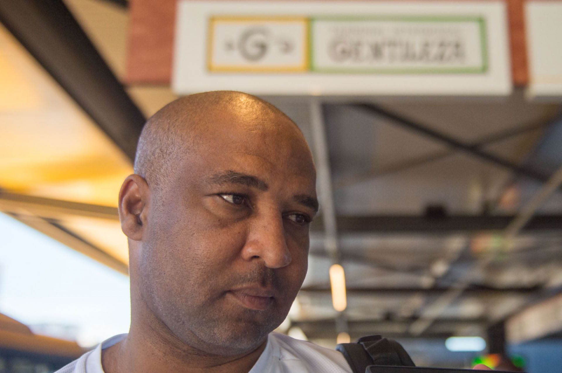 Éder José acredita que, pelo valor, deveria haver o mínimo de conforto nos transportes - Armando Paiva/Agência O Dia