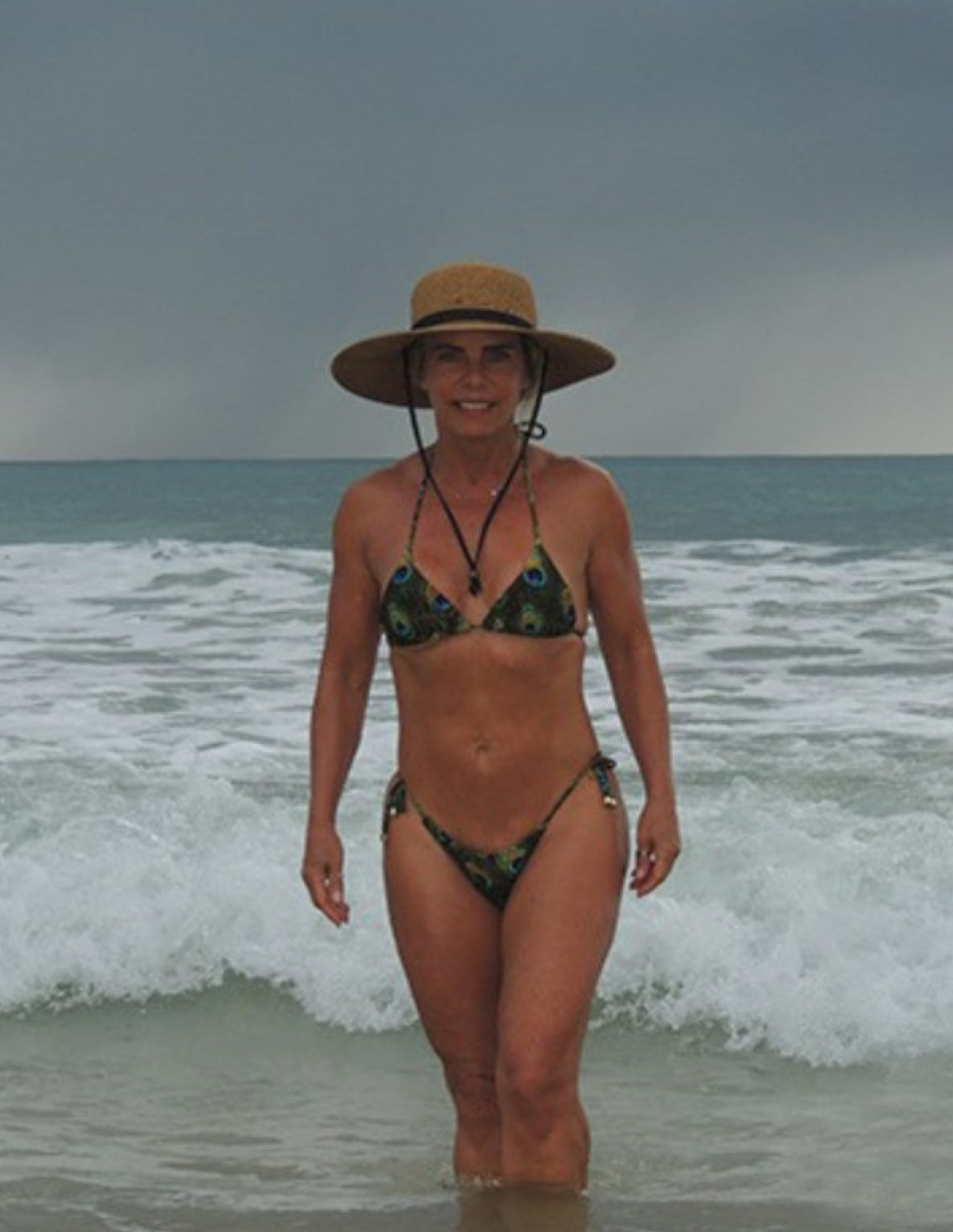 Bruna Lombardi exibe boa forma e conta situa&ccedil;&atilde;o inesperada na praia - Reprodu&ccedil;&atilde;o Instagram