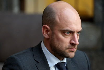 Chanceler francês pede destruição de armas químicas na Síria