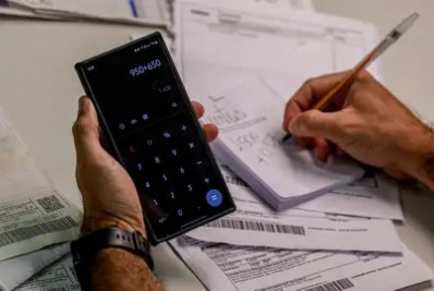 Taxas de juros operam em queda com dólar fraco e recuo dos retornos dos Treasuries