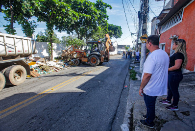 Mutirão de limpeza retira 800 toneladas de lixo em 13 bairros de Meriti