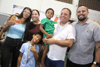 Rodrigo Neves faz ato de inclusão de beneficiários da Moeda Arariboia